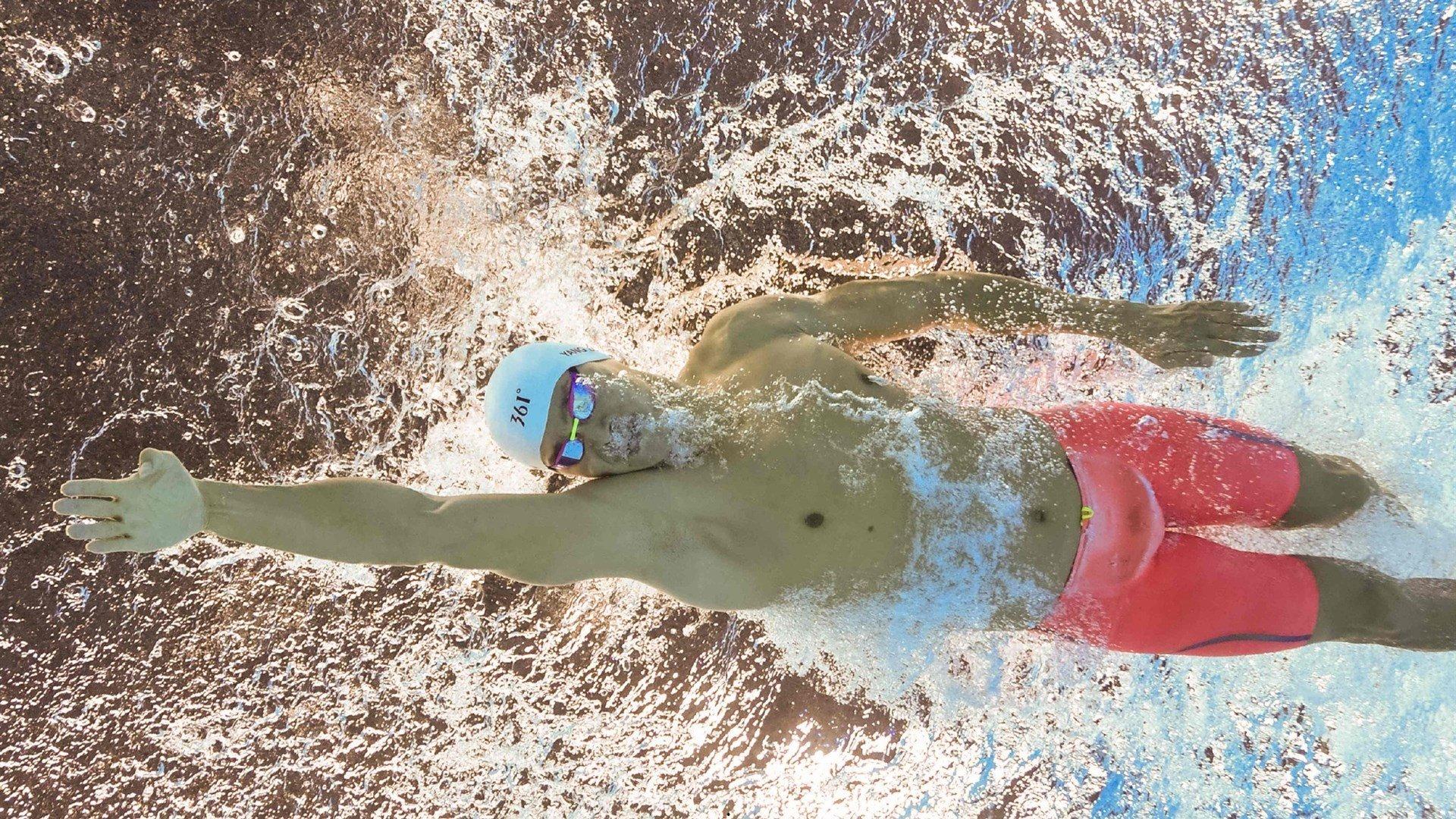 意甲争冠白热化，国际米兰绝杀登顶，AC米兰紧追不舍