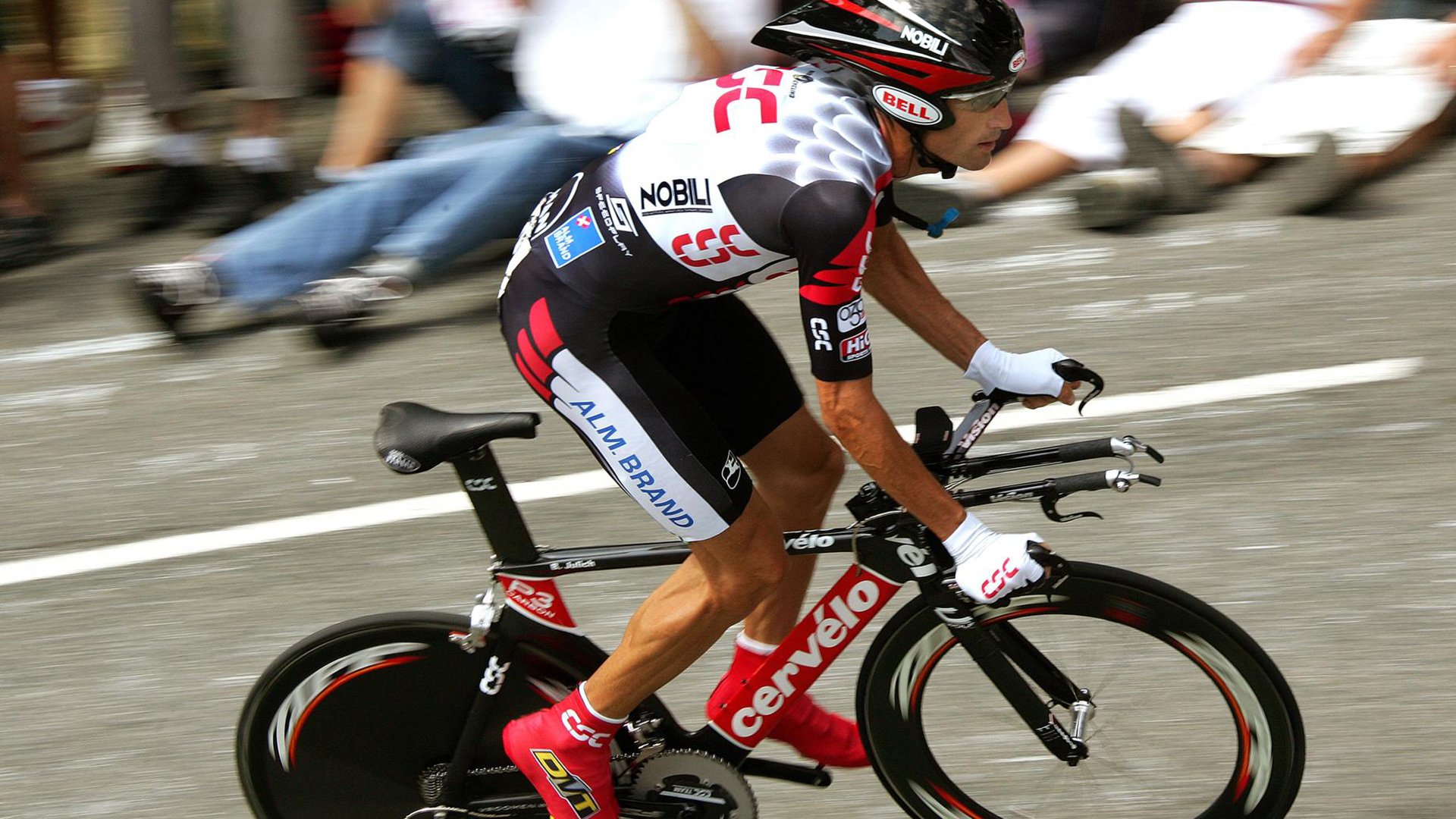 欧冠决赛巅峰对决，皇家马德里3-1力克利物浦，第15次捧起大耳朵杯